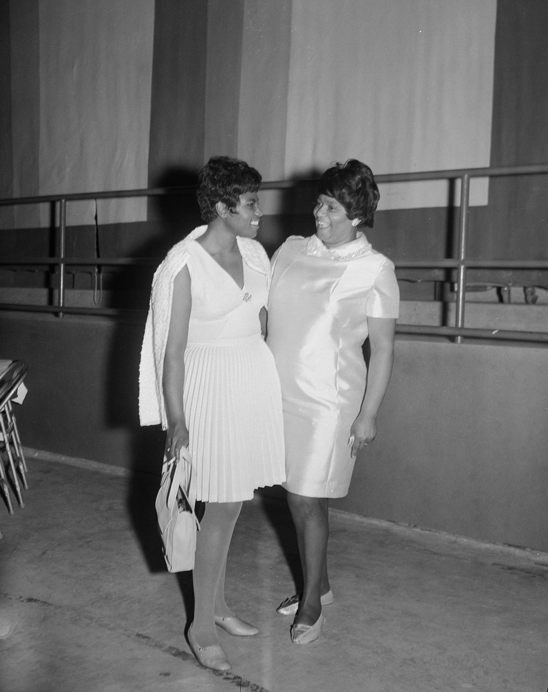 Dee Dee Warwick and Ida Jones (Belle Vernon, July 1969)